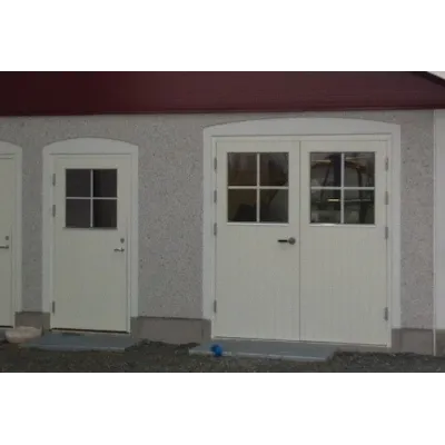 Utvendig fjøsdør 1-fløyet sporfrest