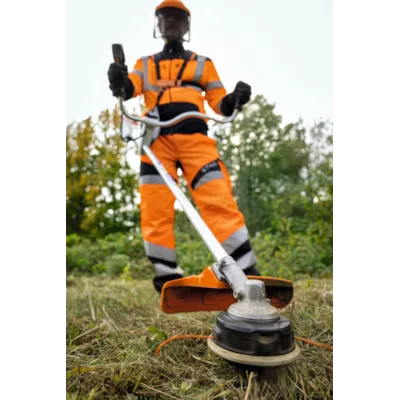 Batteridrevet gresstrimmer/ryddesag FSA 135, bilde 3