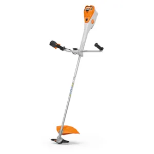 Batteridrevet gresstrimmer/ryddesag FSA 135