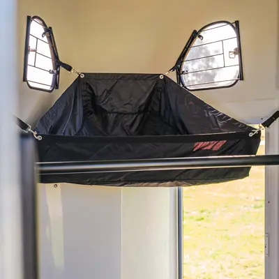 Høynett trekantmodell svart