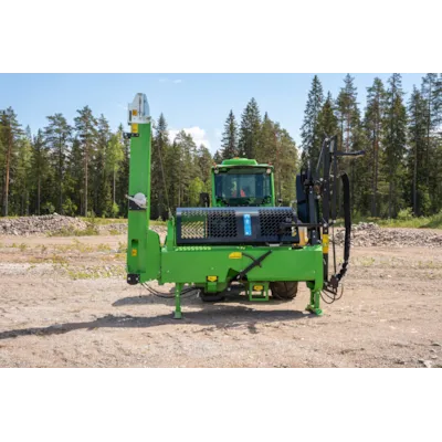 Vedmaskin med transportbånd