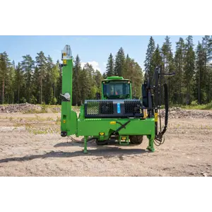 Vedmaskin med transportbånd