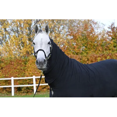 Fleecedekken med hals svart