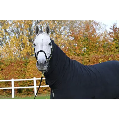 Fleecedekken med hals svart